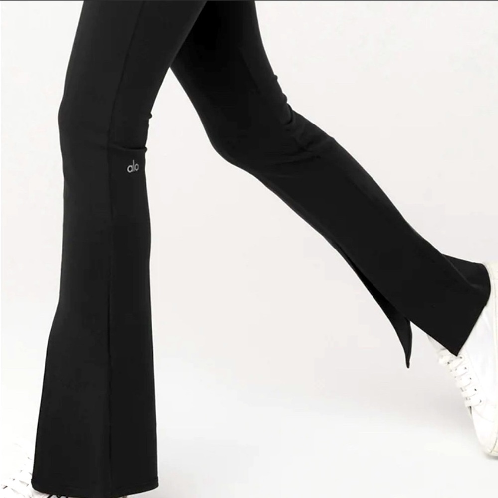 ALO Yoga Airbrush High-Waist Flutter Legging - Size L Black